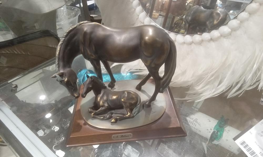 COUPLE DE CHEVAUX RESINE A. BELCARI SUR SOCLE BOIS