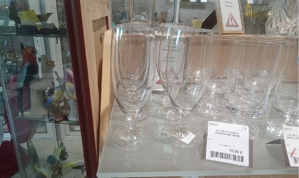 LOT DE 6 FLUTES A CHAMPAGNE VERRE