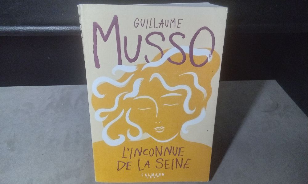 LIVRE  NON SOLDE G.MUSSO L'INCONNUE DE LA SEINE