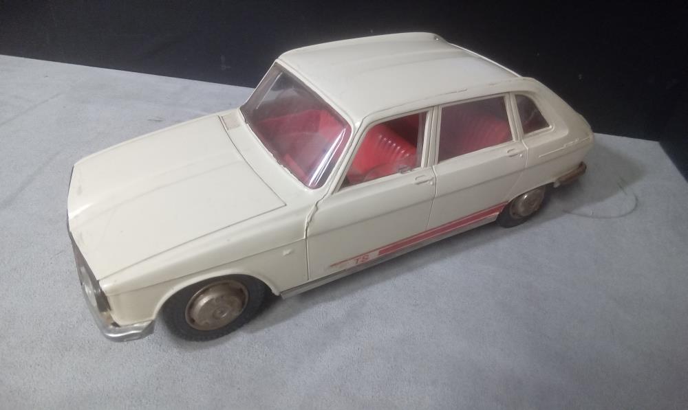 VOITURE RENAULT 16 A FRICTION
