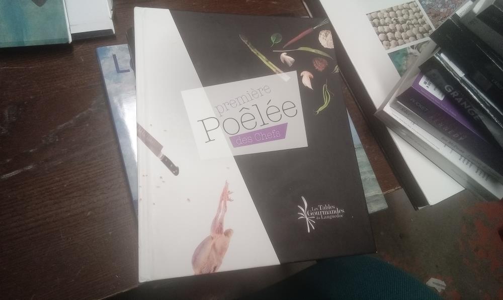 LIVRE  PREMIERE POELEE DES CHEFS NON SOLDE A10EUR