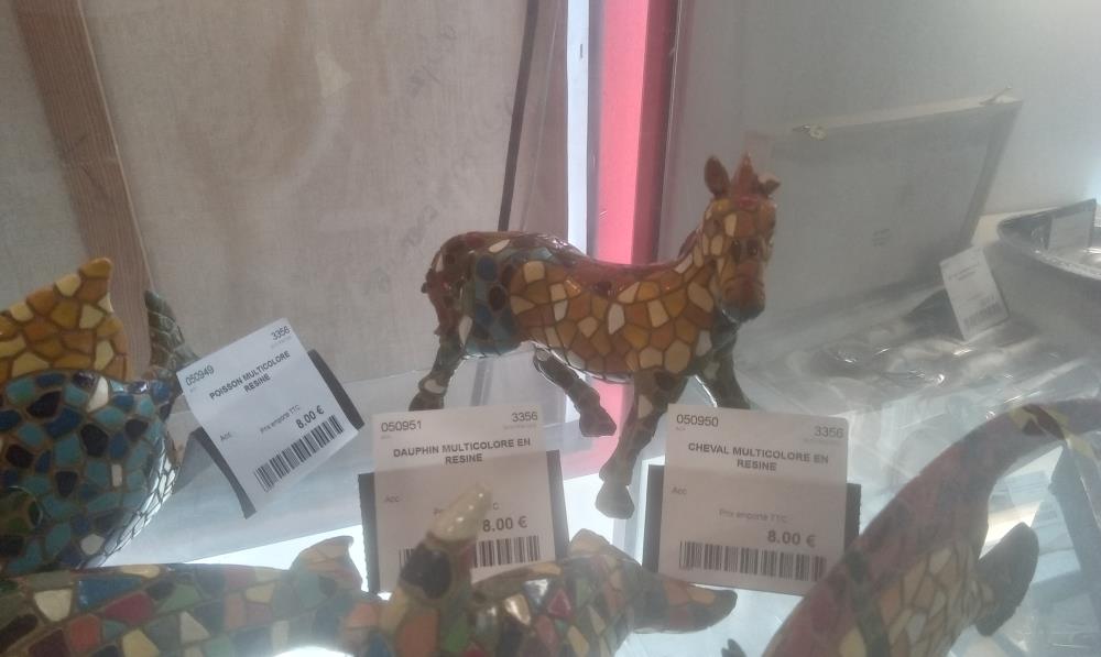 CHEVAL MULTICOLORE EN RESINE