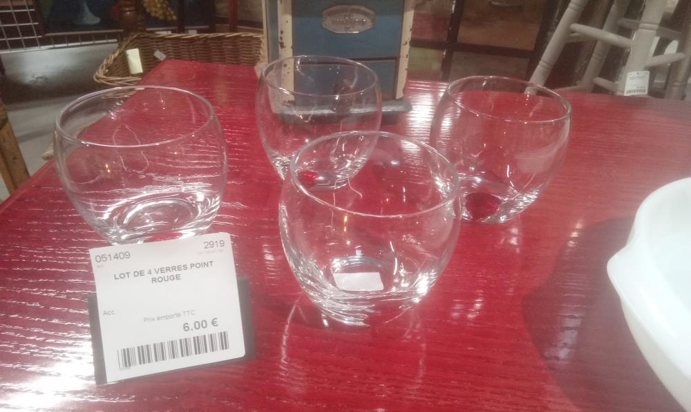 LOT DE 4 VERRES POINT ROUGE