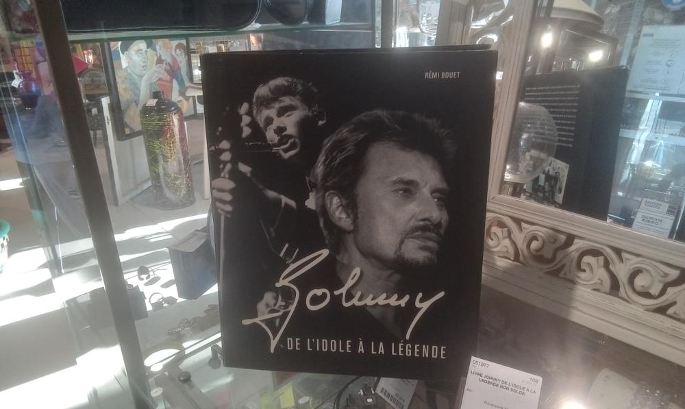 LIVRE JOHNNY DE L'IDOLE A LA LEGENDE NON SOLDE