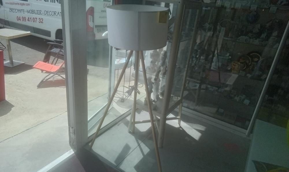 LAMPADAIRE PIEDS BOIS NATUREL  X3 +ABATJOUR BEIGE