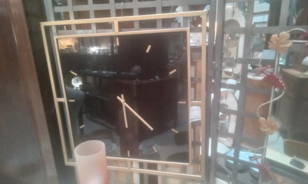 PENDULE METAL DORE ET VERRE NOIR