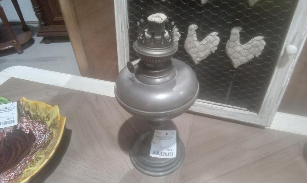 PIED DE LAMPE A PETROLE ETAIN SANS VERRE
