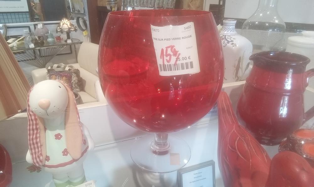 VASE SUR PIED VERRE ROUGE