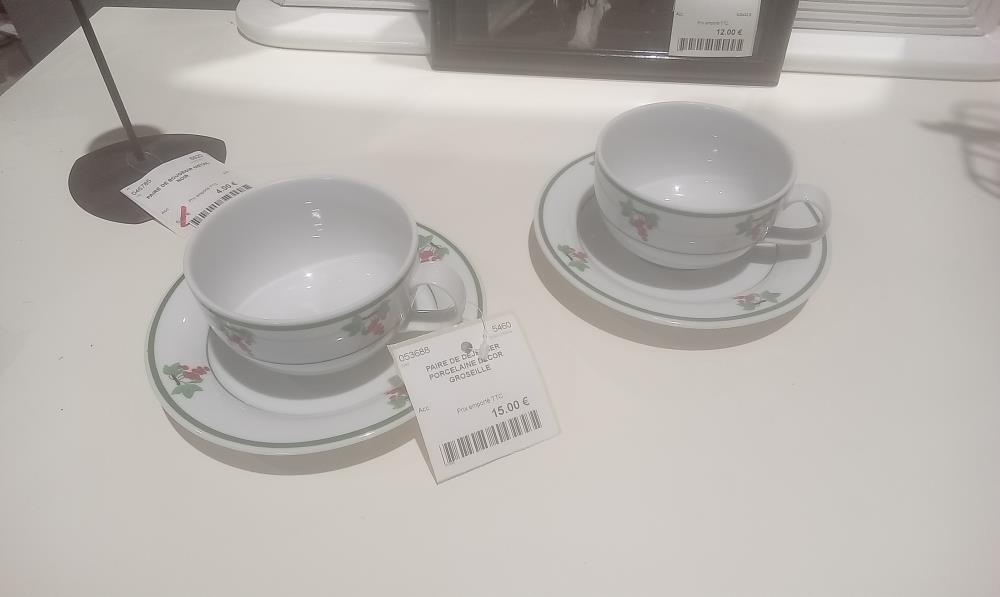 PAIRE DE DEJEUNER PORCELAINE DECOR GROSEILLE