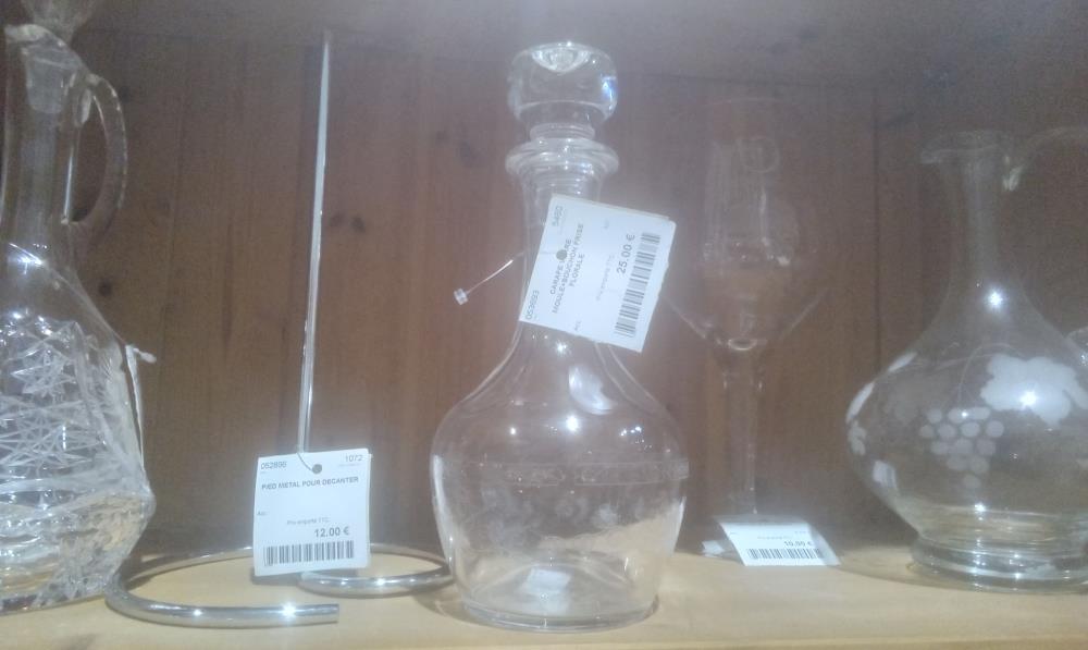 CARAFE VERRE MOULE+BOUCHON FRISE FLORALE
