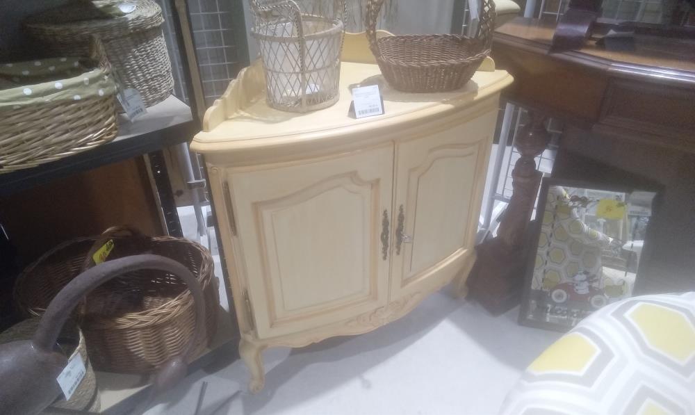 ENCOIGNURE BASSE STYLE LOUIS XV 2 PORTES PEINT JAUNE