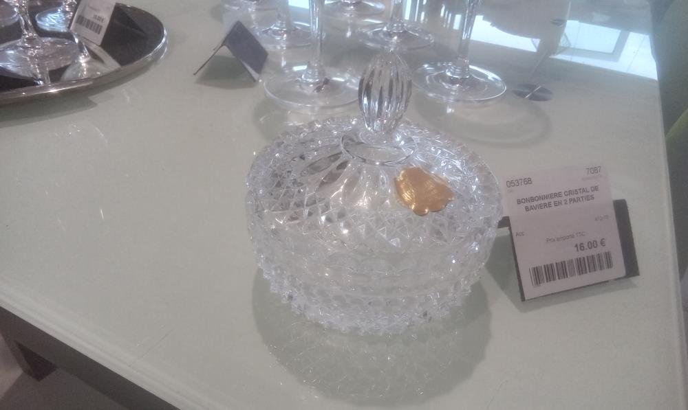BONBONNIERE CRISTAL DE BAVIERE EN 2 PARTIES
