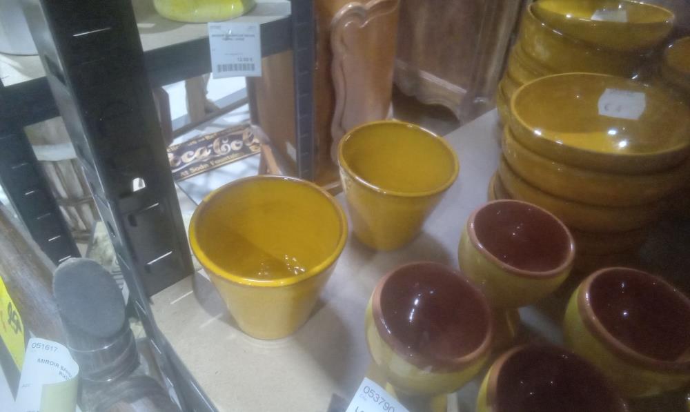 LOT DE 2 TASSES TERRES  CUITE VERNISSE JAUNE