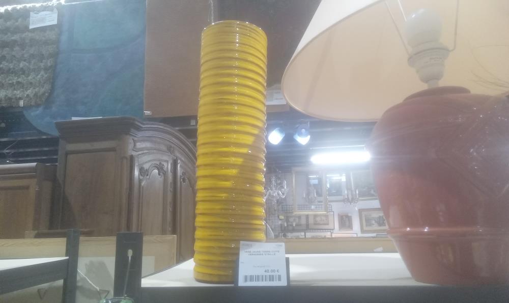 VASE JAUNE TERRE CUITE VERNISSEE STRILLE