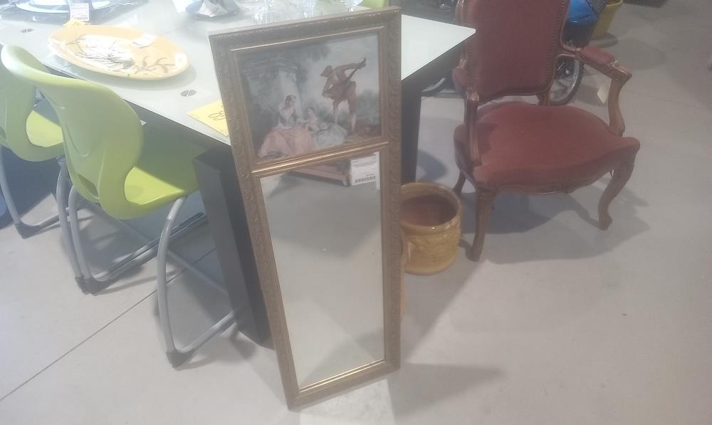TRUMEAU PM CADRE DORE EN L'ETAT SCENE ELEGANTE