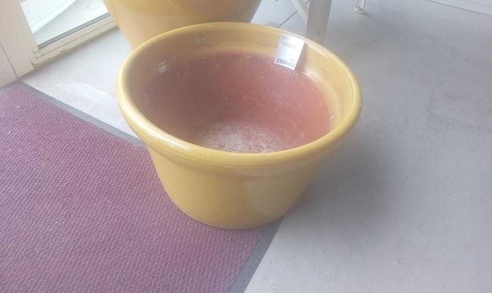 CACHE POT TERRE CUITE VERNISSE JAUNE GM