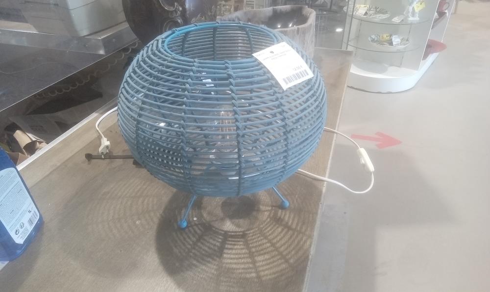 LAMPE AJOUREE OSIER BLEU PIEDS TRIPODE