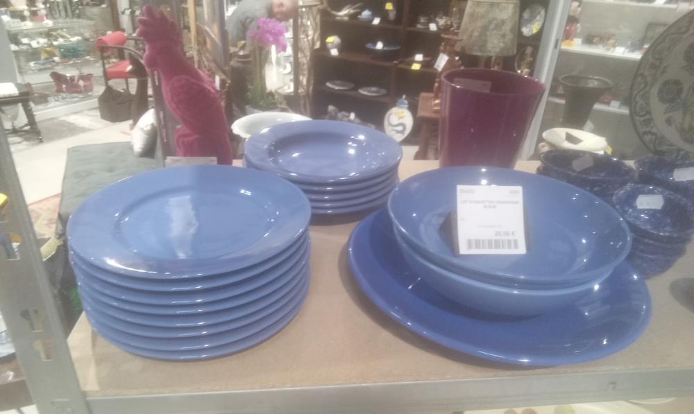 LOT D'ASSIETTES CERAMIQUE BLEUE