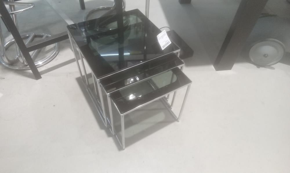 LOT DE 3 TABLES GIGOGNE METAL ET VERRE FUME EN L'ETAT
