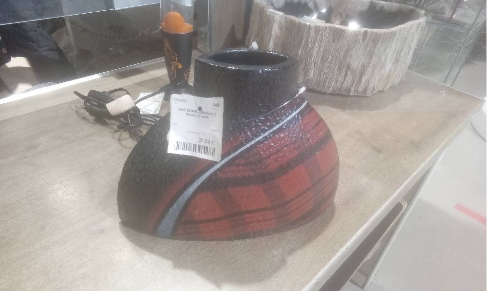 VASE DESIGN CERAMIQUE ROUGE ET NOIR