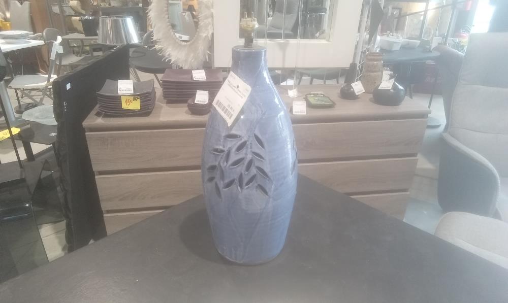 PIED DE LAMPE TERRE CUITE VERNISSE BLEUE AJOURE