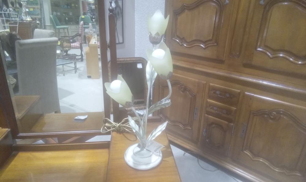 LAMPE METAL FEUILLE 3 GLOBES VERRES BLANC