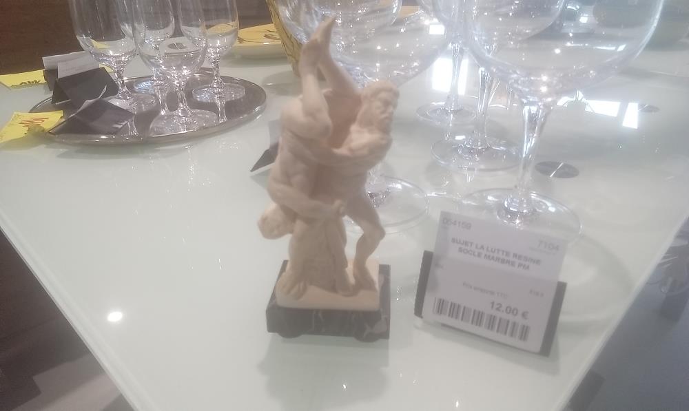 SUJET LA LUTTE RESINE SOCLE MARBRE PM