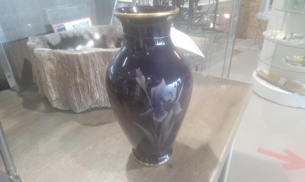 VASE PORCELAINE DE LIMOGES DECOR FLORAL BLEU