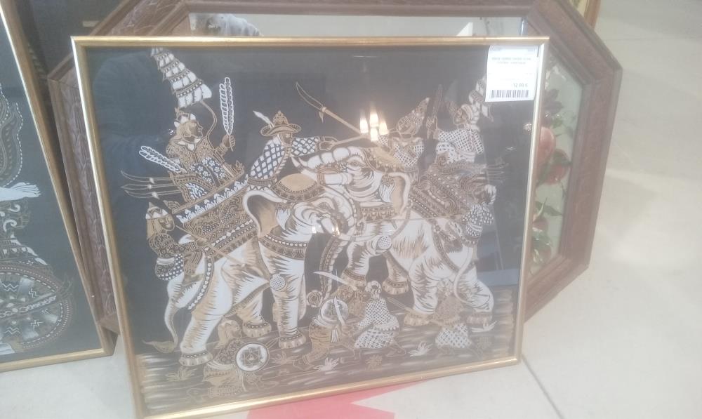 SOUS VERRE CADRE DORE COMBAT ASIATIQUE