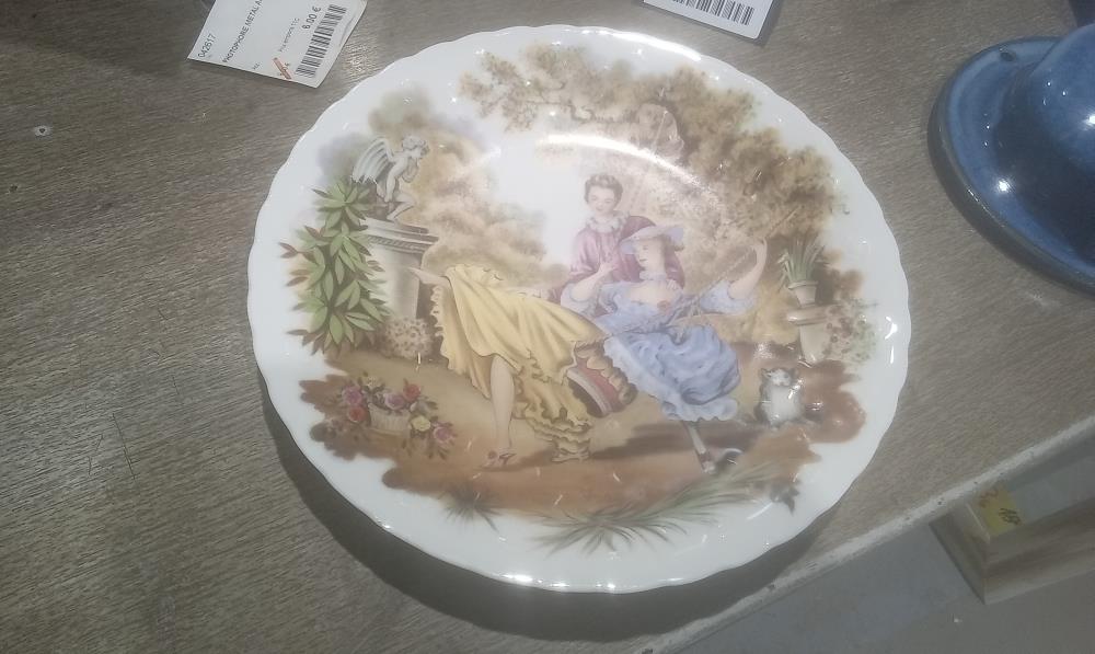 ASSIETTE PORCELAINE DE LIMOGES DECOR J.DUCHAMP BALANCOIRE