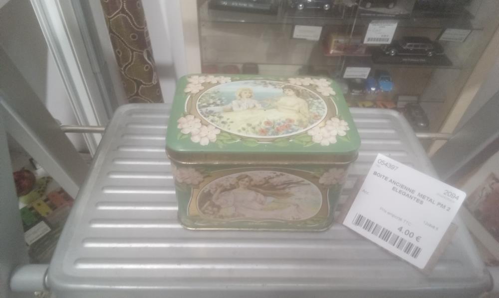 BOITE ANCIENNE  METAL PM 2 ELEGANTES