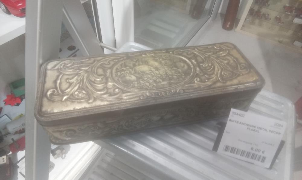 BOITE ANCIENNE METAL DECOR FLORAL