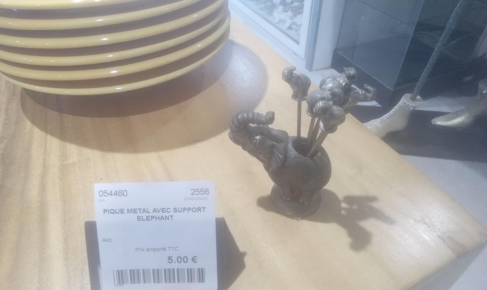 PIQUE METAL AVEC SUPPORT ELEPHANT
