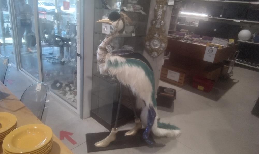 PAON DECORATIF TISSUS SOCLE BOIS