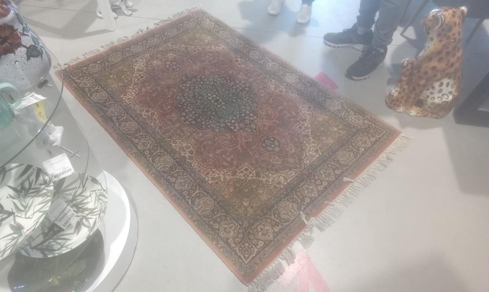 TAPIS LAINE MECANIQUE A FRANGE MOTIF CENTRAL MM