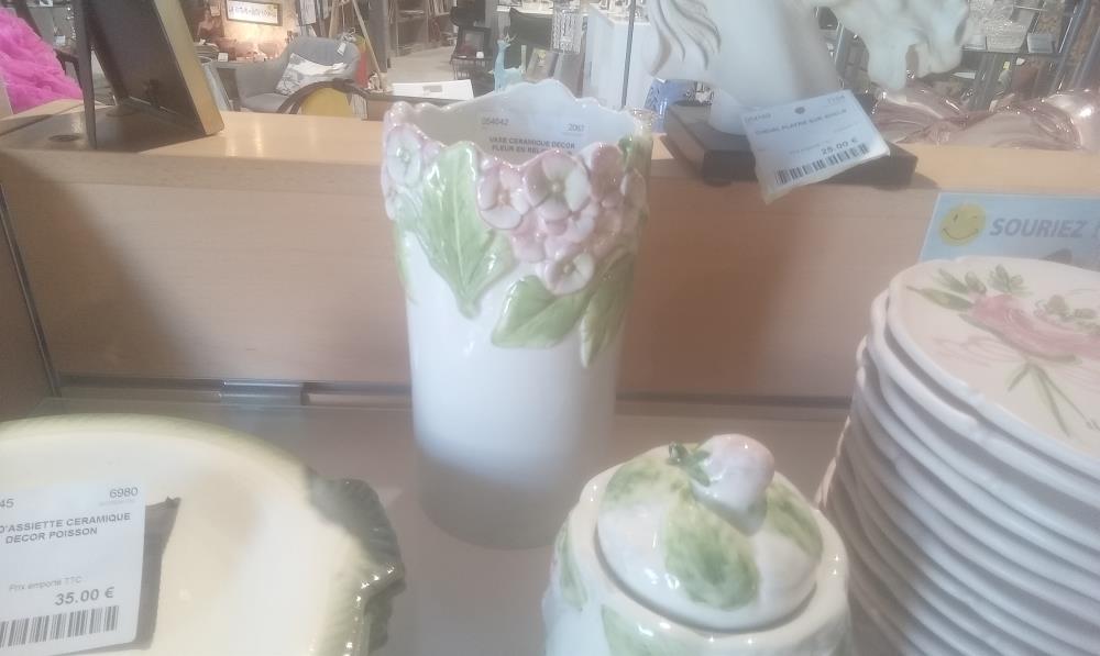 VASE CERAMIQUE DECOR FLEUR EN RELIEF PARIS