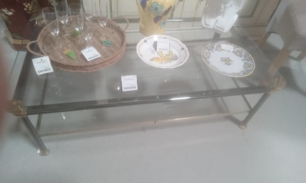 TABLE BASSE METAL ET  PLATEAU VERRE  EN L'ETAT
