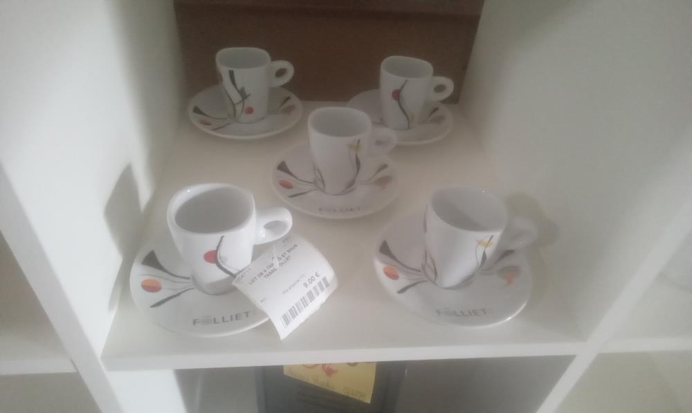 LOT DE 5 TASSES ET SOUS TASSE FOLLET