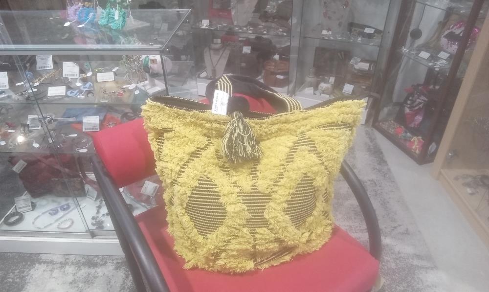 SAC TOILE ET POMPON JAUNE ET NOIR ALEX MAX