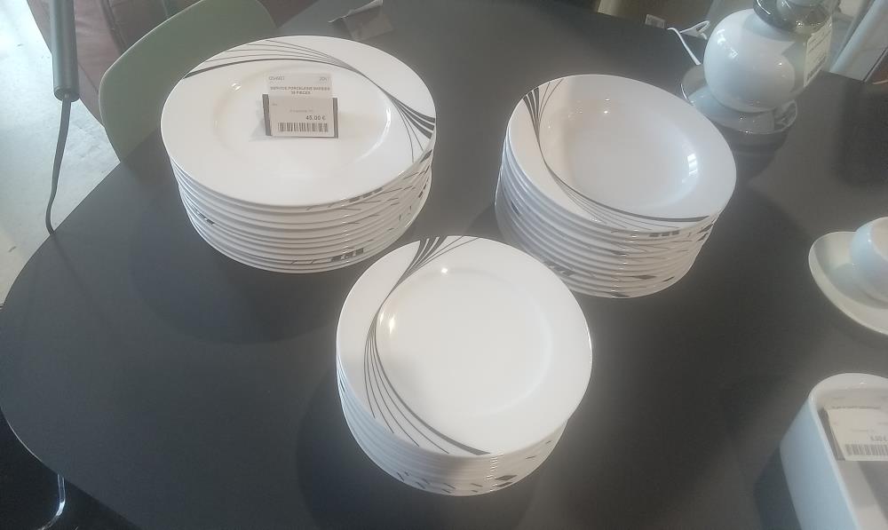 SERVICE PORCELAINE BARBIER 36 PIECES