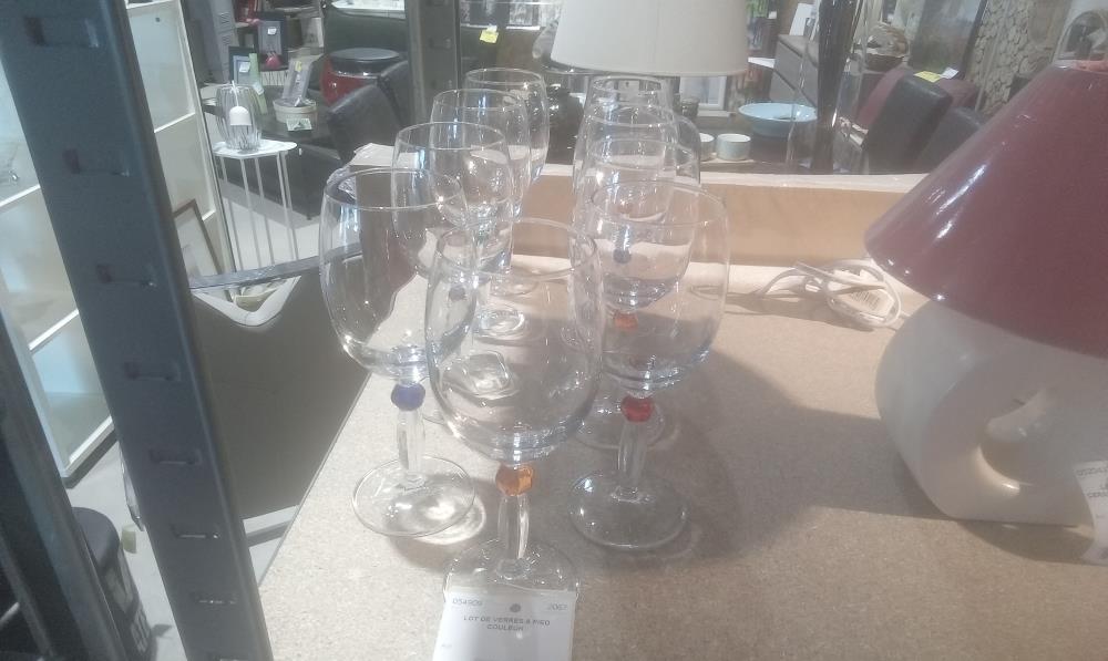 LOT DE VERRES A PIED COULEUR