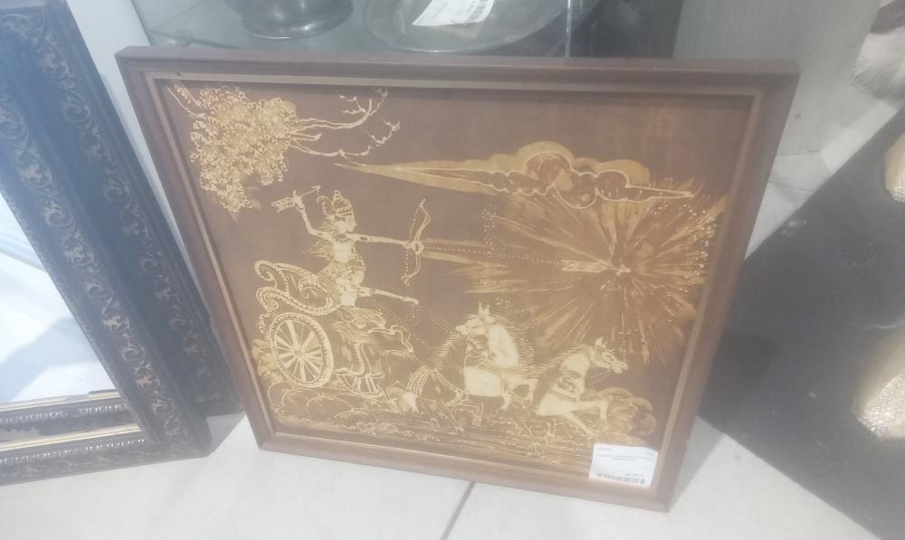 TABLEAU ASIATIQUE SUR SOIE CADRE BOIS