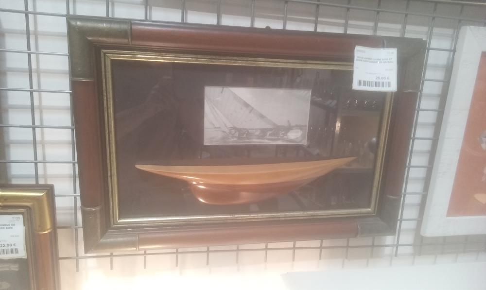 SOUS VERRE CADRE BOIS ET DORE DEMI COQUE DE BATEAU