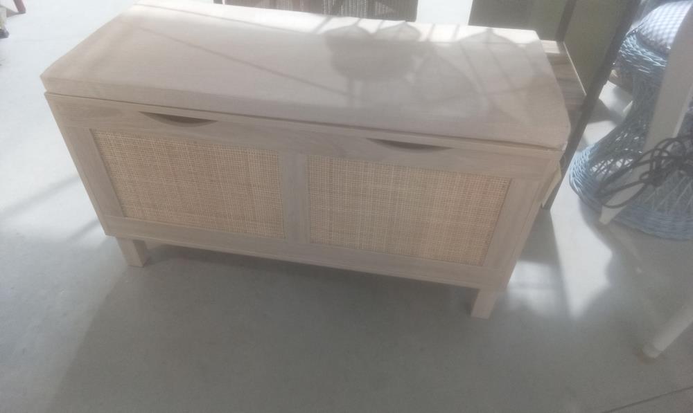 COFFRE MELAMINE ET CANNAGE +ASSISE TISSUS