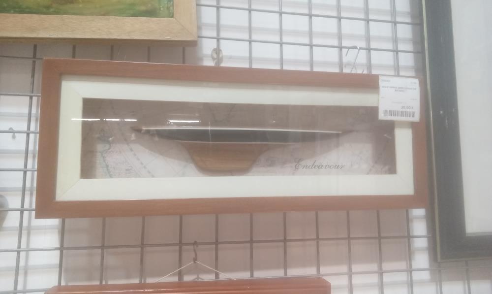 SOUS VERRE DEMI COQUE DE BATEAU