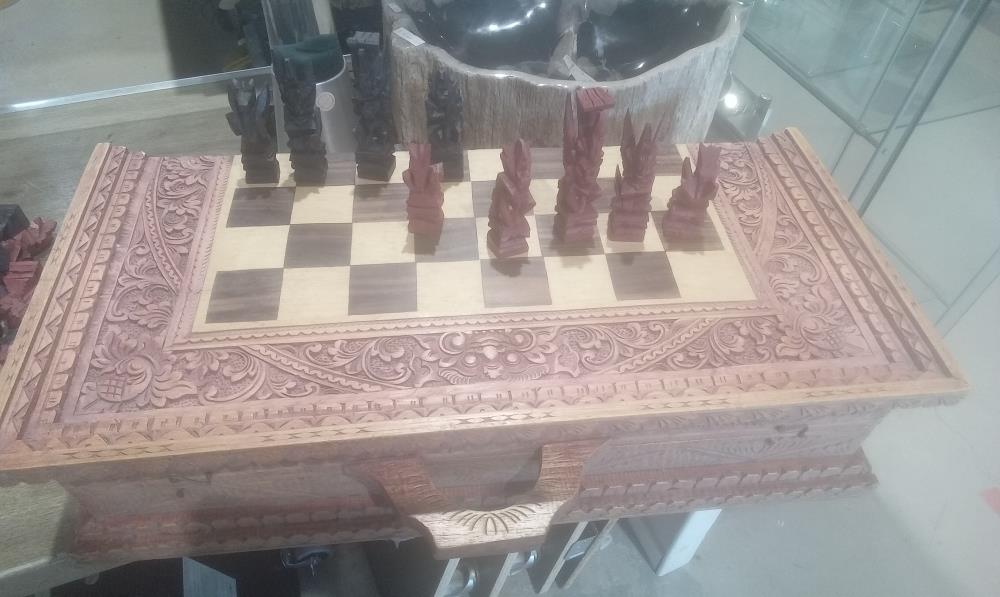 JEU D'ECHEC BOIS SCULPTE EXOTIQUE
