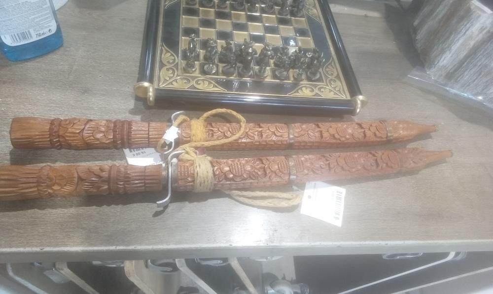 DAGUE AVEC FOURREAU BOIS SCULPTE ASIATIQUE