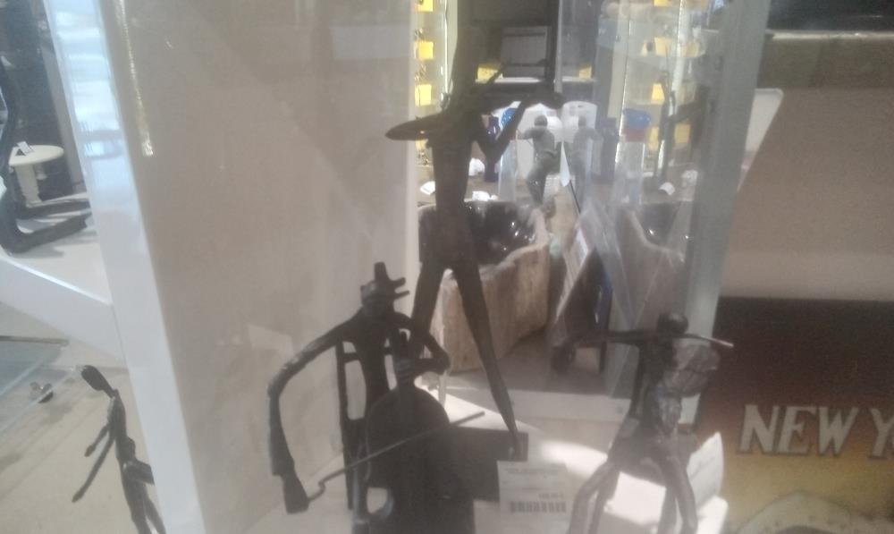 FEMME VIOLONISTE ACIER BRONZE SIGNE JM KLEIN
