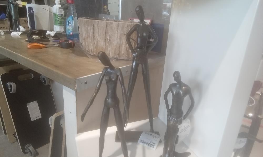 FEMME AVEC COLOMBE ACIER BRONZE SIGNE JM KLEIN
