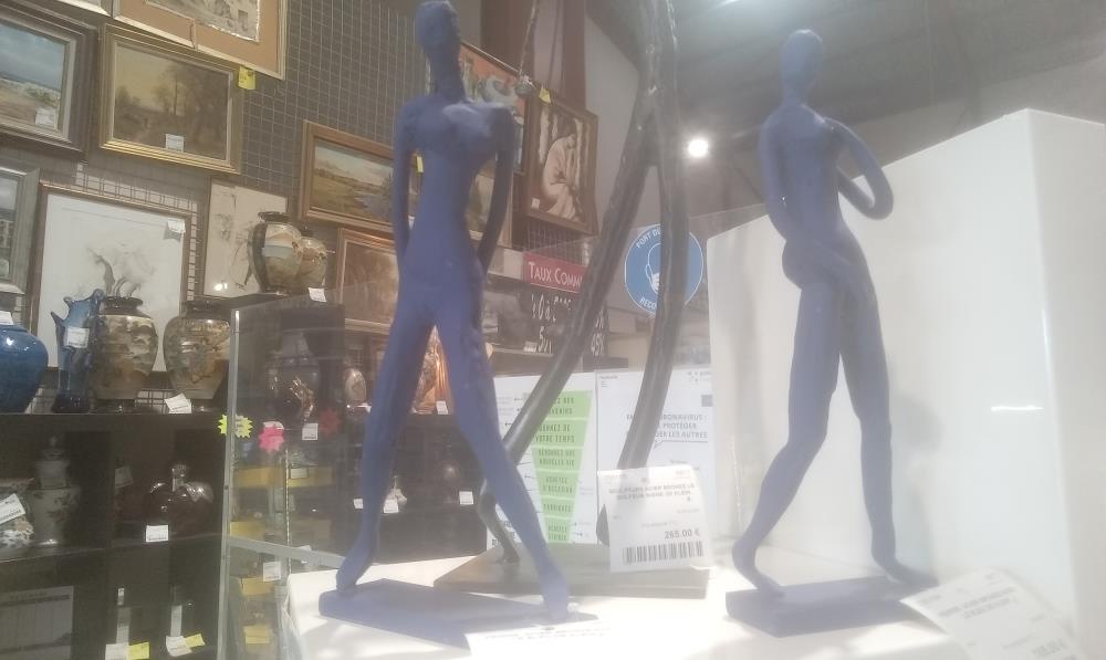 FEMME  ACIER BRONZE AVEC LE BLEU DE KLEIN